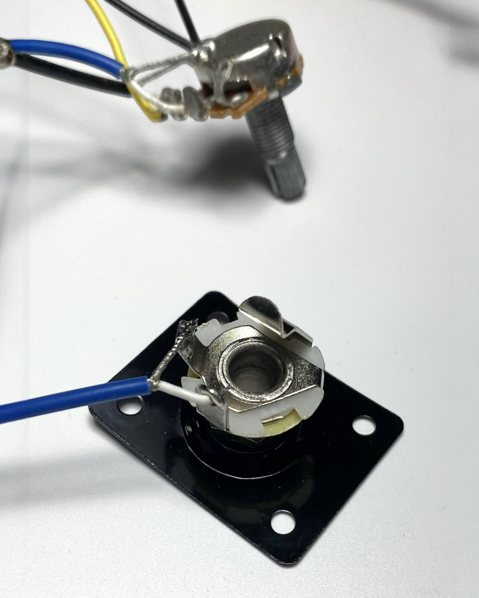 Pre-Order (Est. End of Jan 2026): HSFV1950BHDIY Solid Basswood Body Electric Guitar DIY Kit, No-Soldering, H-H